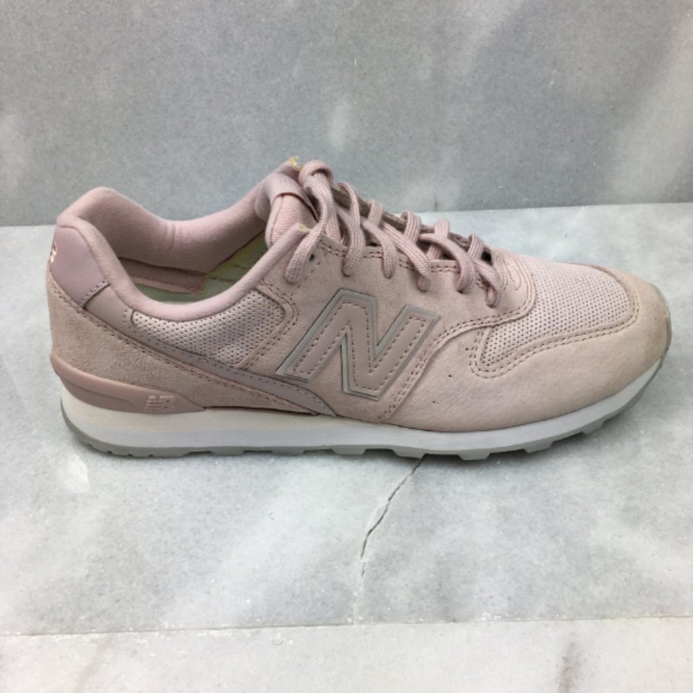 New Balance 696 Women's Suede Low Top Pink Running Training Shoes Size 8